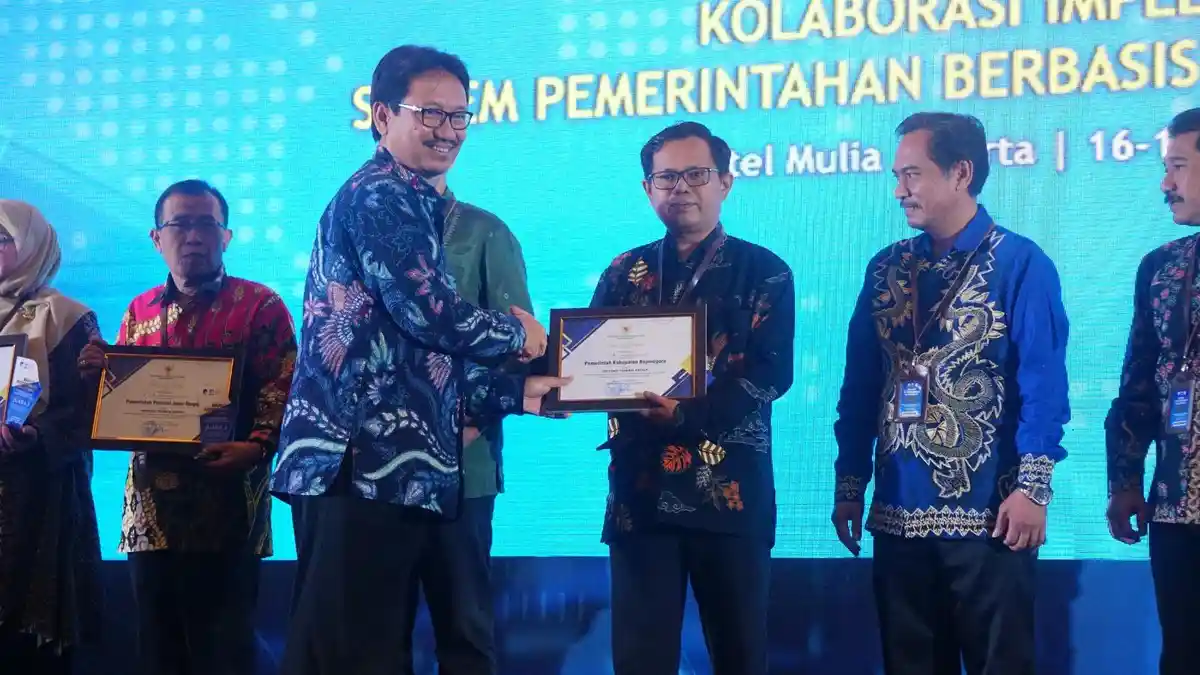 Sinergikan SPLP dengan Pusat, Pemkab Bojonegoro Terima Penghargaan dari ...