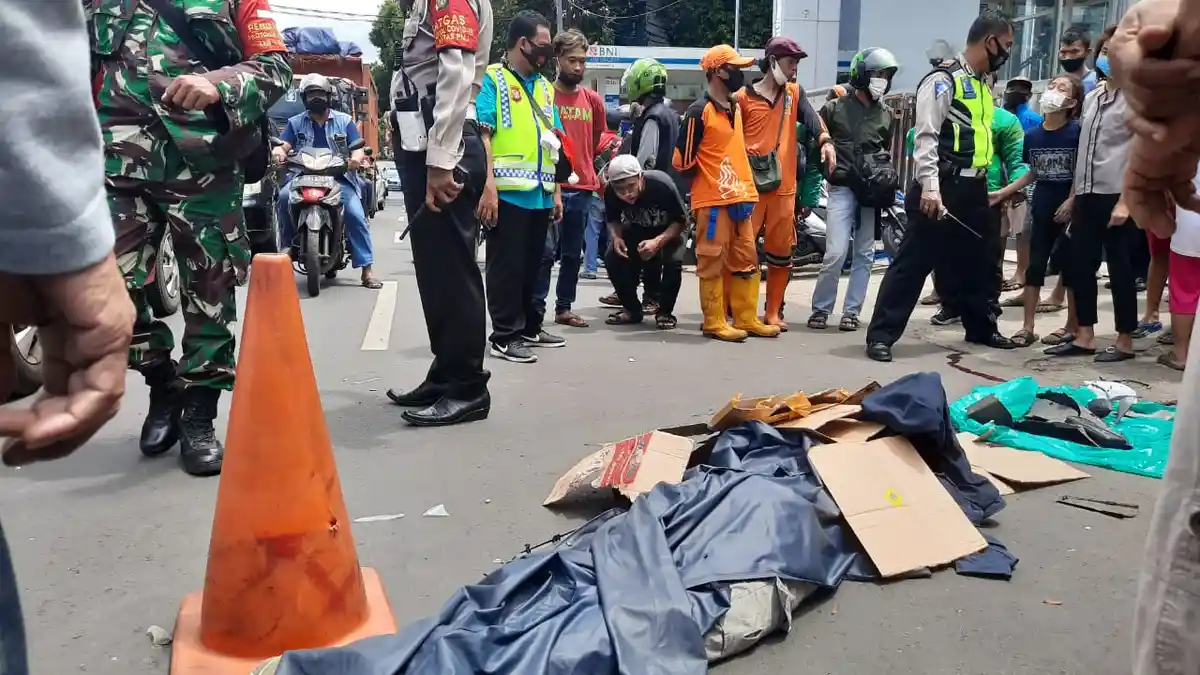 Olah TKP Polisi Tabrak Pemotor di Pasar Minggu, Belum Ada Penetapan Tersangka