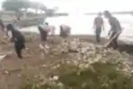 Satuan Radar 211 TNI AU Bersih-Bersih Pantai Tanjung Kait