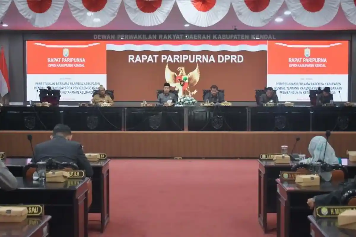 Gelar Paripurna, DPRD Kendal Setujui Raperda Pembangunan Ketahan Keluarga