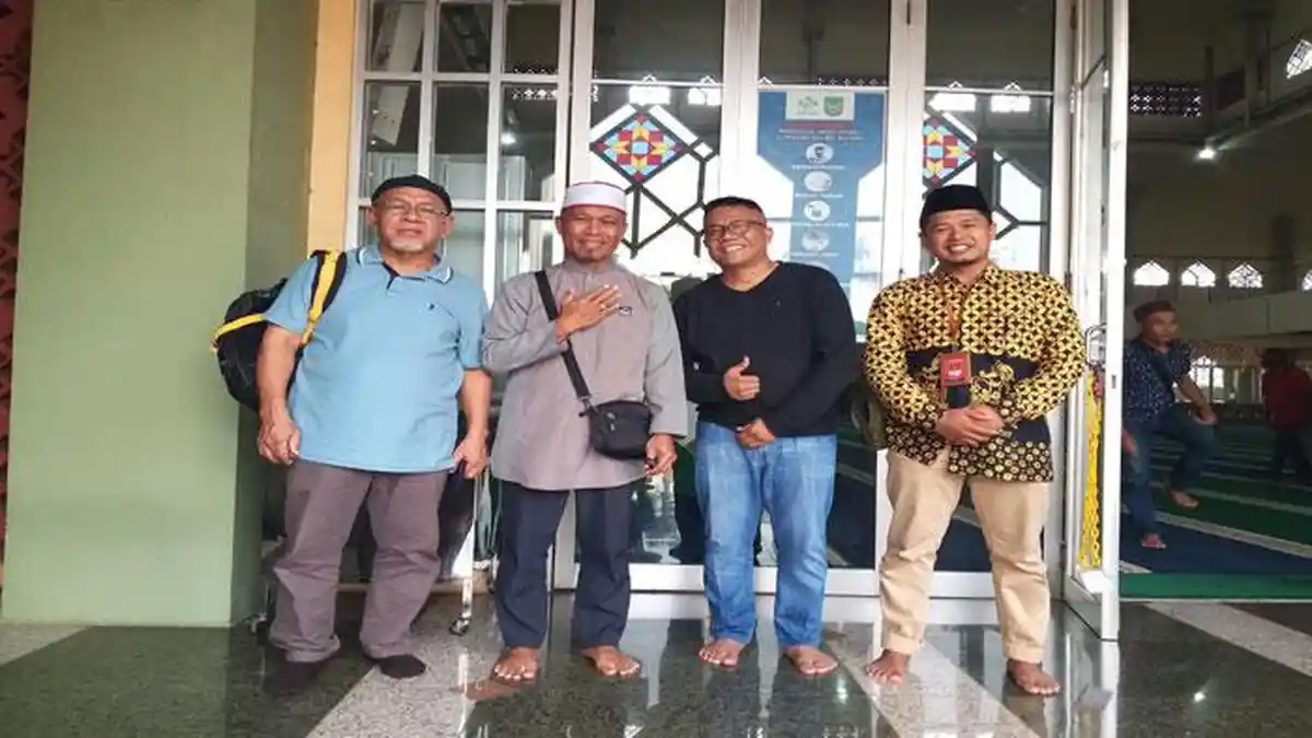 Wisman Malaysia Kunjungi Wisata Religi Batam, Dari Masjid Sultan hingga Masjid Tanjak