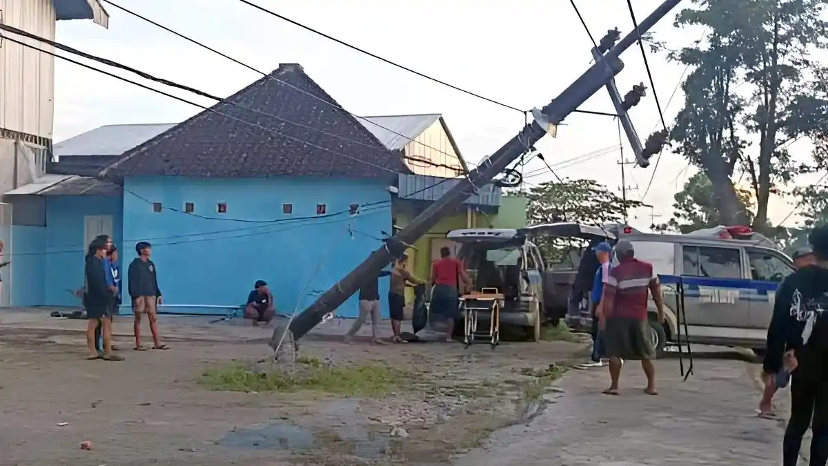 Mobil BGN Asal Gresik Kecelakaan Maut di Lamongan, Pengemudi Meninggal, 2 Korban Luka-luka