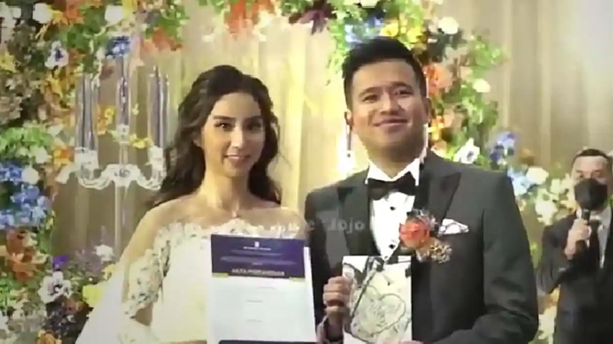 Joshua Suherman dan Clairine Clay Saling Mengucap Janji Setia