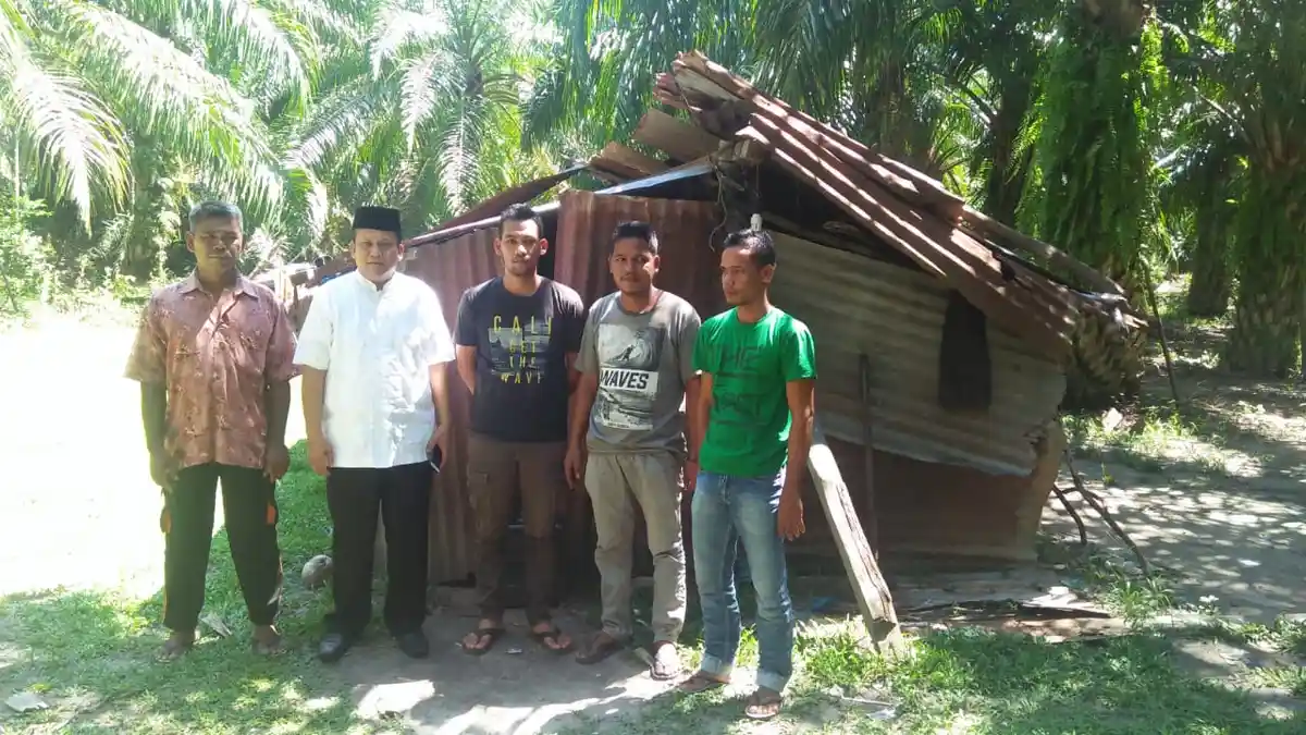Tinggal di Rumah tak Layak Huni, Bupati Minta Rumah Burhanuddin Direhab   