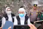 Gubernur-Khofifah-saat-meninjau-Jembatan-Gladak-Perak-pasca-erupsi-Gunung-Semeru.jpg