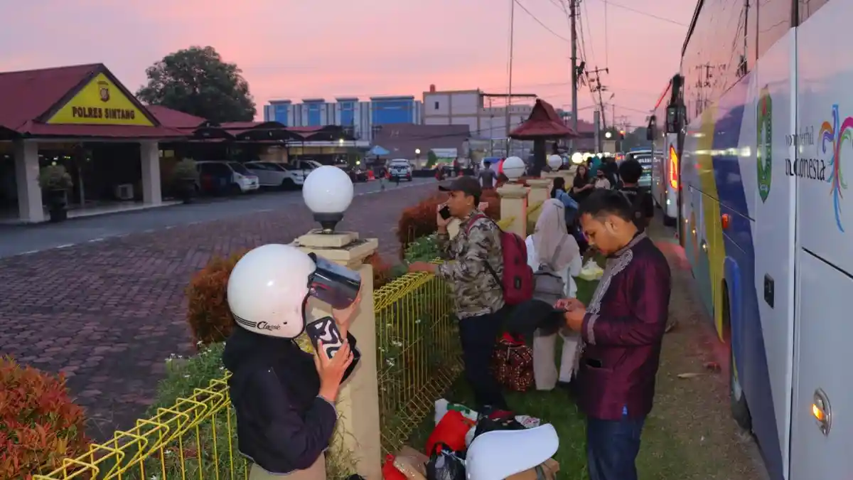 Puluhan Peserta Mudik Gratis Tiba di Mapolres Sintang