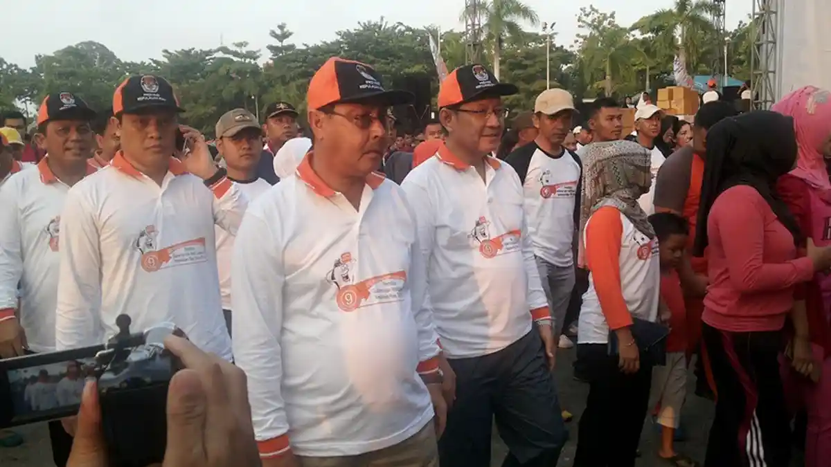Jalan Sehat KPU Diikuti Ribuan Warga, Sayangnya Cawagub Tak Hadir