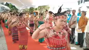 Tari-cakalele-asal-Alor-yang-menjadi-pengiring-para-imam.jpg