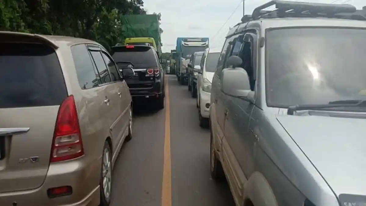 Jalintim Banyuasin-Palembang Macet, Pemudik dari Lubuklinggau Diminta Lewat PALI