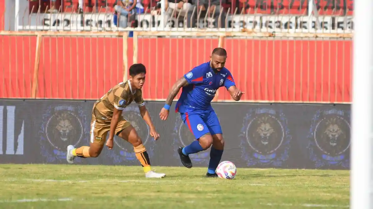 Skor Arema FC vs Dewa United 0-0, Singo Edan Harus Puas Berbagi Poin, Julian Guevara Dirawat Serius