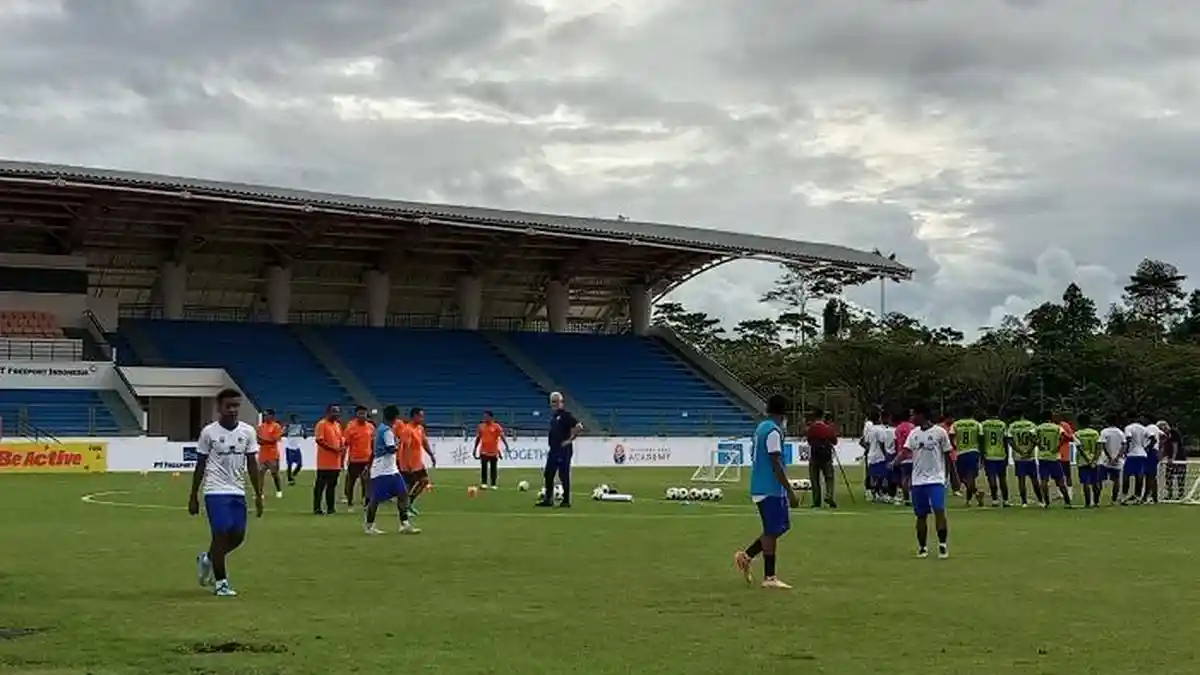 PTFI, PSSI dan KNVB Perkuat Pembinaan Sepakbola Papua Lewat Coaching Clinic di Timika