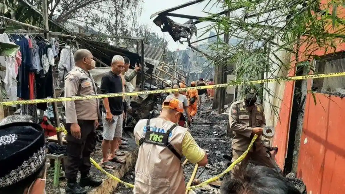 Kebakaran Hanguskan 10 Pemukiman Warga di Jakarta Selatan Siang Tadi