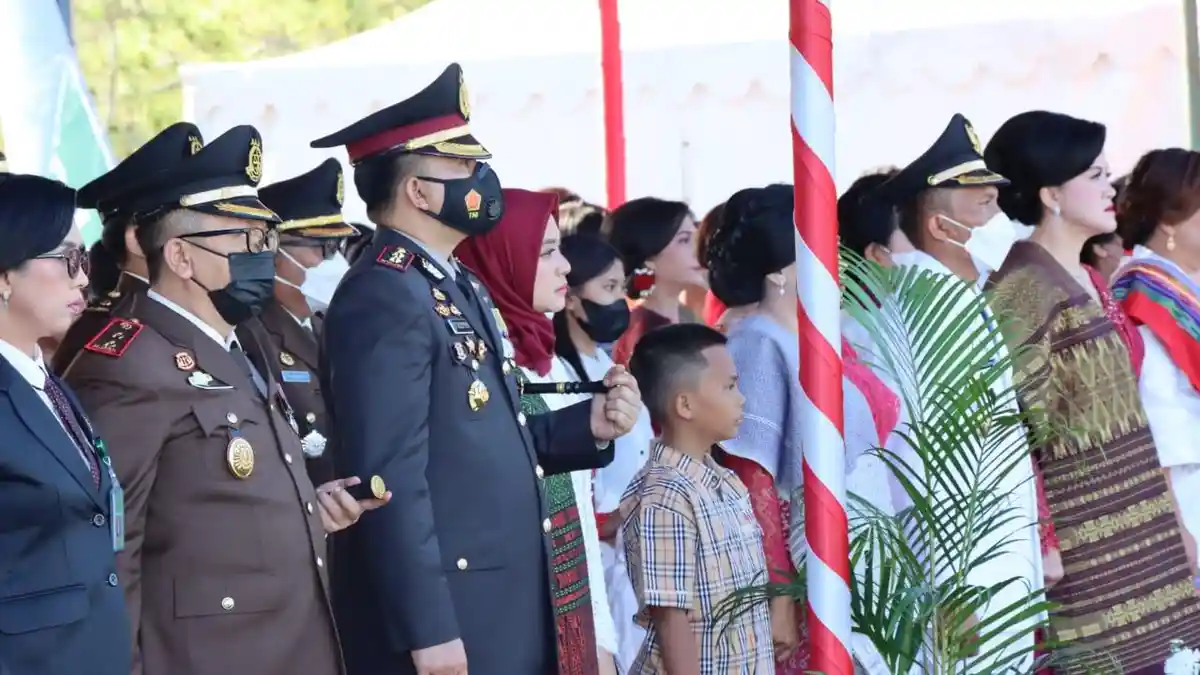Kapolres Toba Ikuti Upacara HUT Ke-77 RI di Lapangan Kantor Bupati