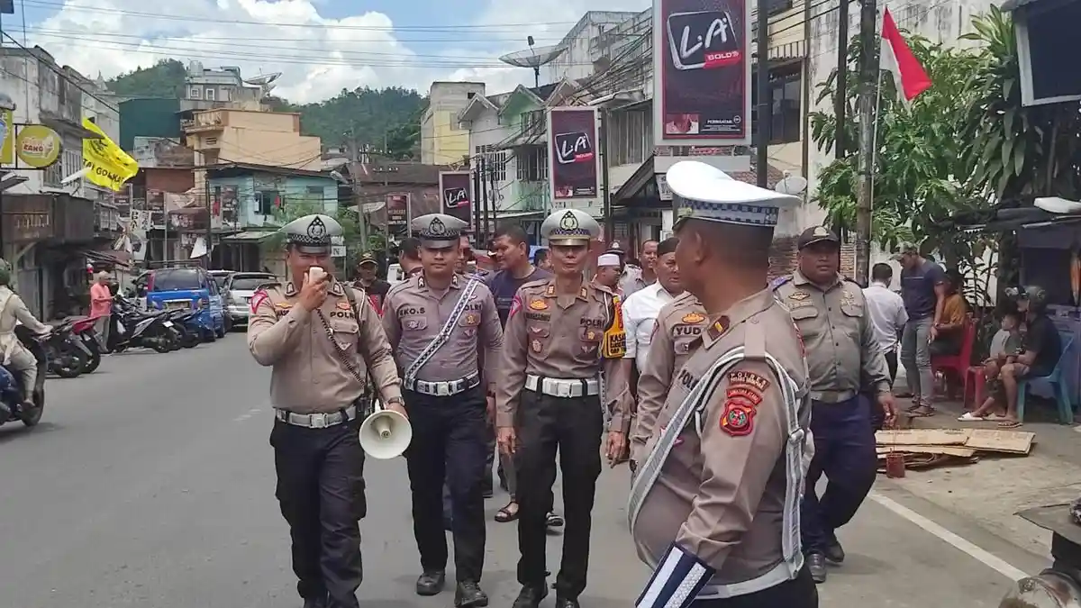 Cegah Kemacetan, kasat Lantas Polres Padangsidipuan Pimpin  Penertiban Parkir di Kota