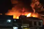 kebakaran-terjadi-di-pasar-senggol-jl-cendrawasih-makassar-sabtu-2282020-malam.jpg