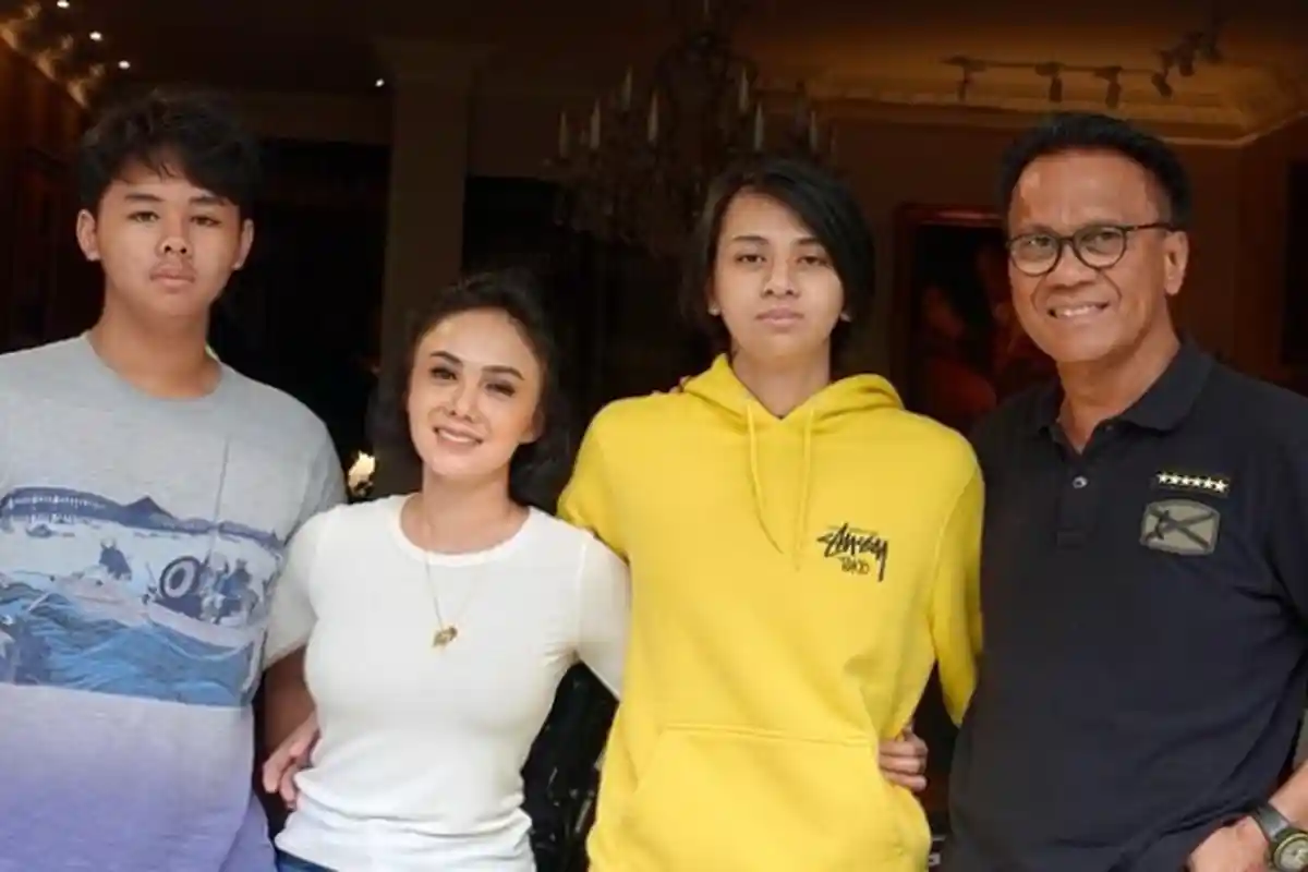 Yuni Shara Rayakan Ulang Tahun Anak Lelakinya yang Berusia 18 Tahun, Kompak Ajak Mantan Suami