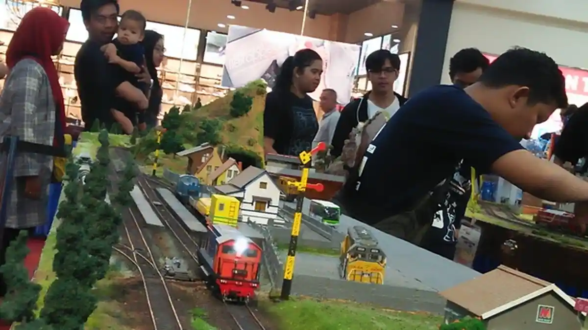 Komunitas Jogja Miniature Pamerkan Replika Aneka Lokomotif di Ambarrukmo Plaza