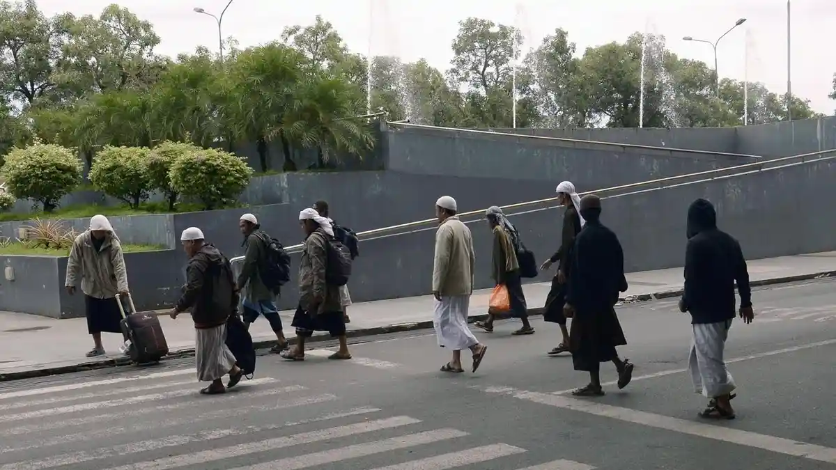 FOTO: WNI Asal Sulsel Dievakuasi dari Yaman