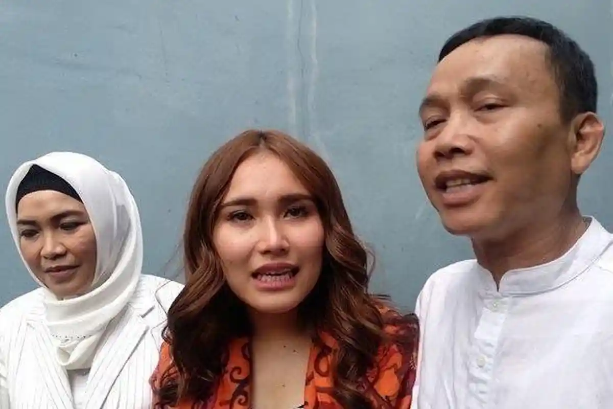 Orangtua Ayu Ting Ting Dinilai Sombong dan Arogan, Politisi Dewi Tanjung: Apalagi Bapaknya