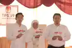 Khofifah-usai-nyoblos-bareng-dua-putranya-di-TPS-19-Kelurahan-Jemur-Wonosar1.jpg
