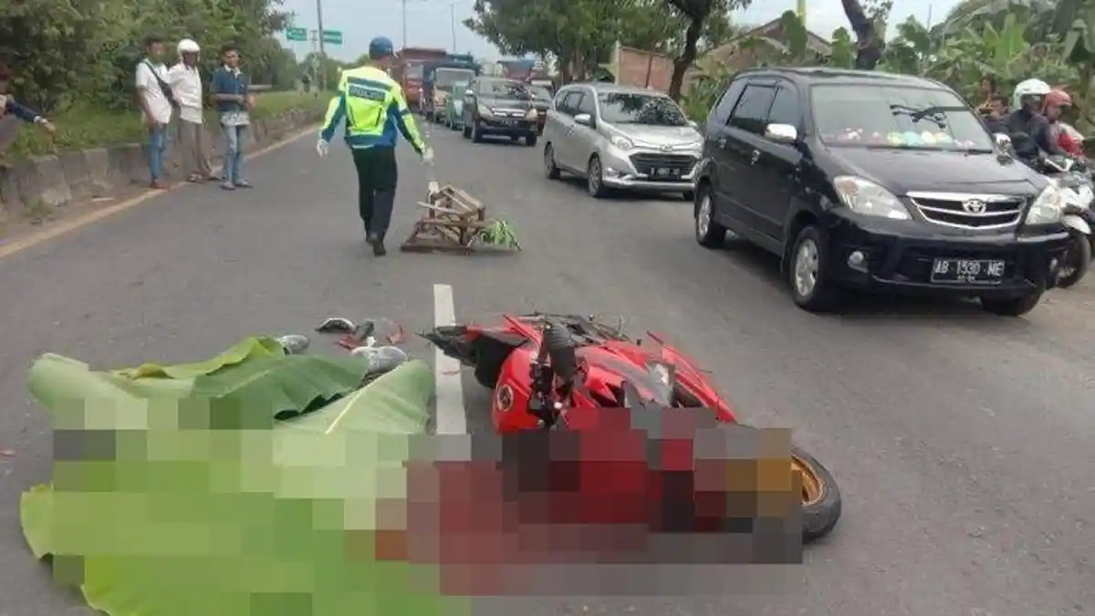 Kecelakaan Maut, Dua Pemotor Tewas, Kawasaki Ninja Tabrakan dengan Scoopy