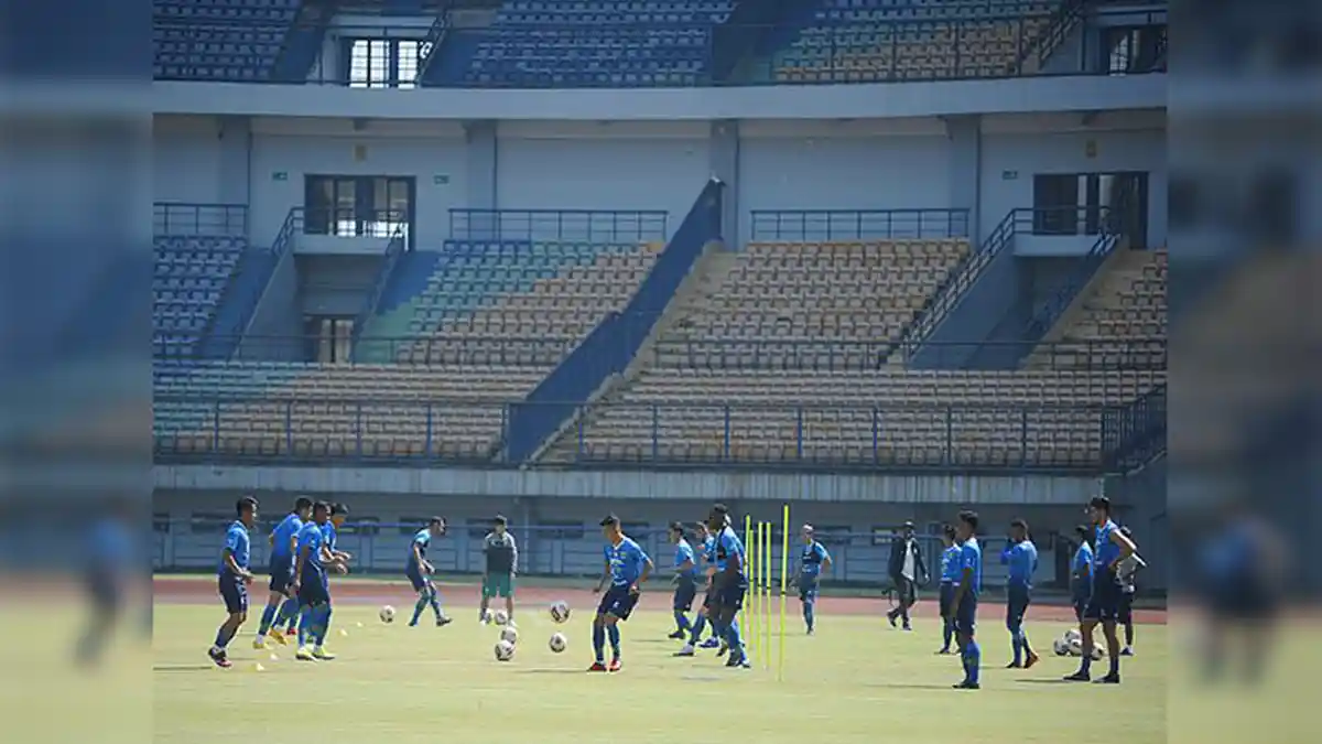 Persib Bandung Pastikan Bermarkas di GBLA, Ini Alasannya Kata Robert Alberts