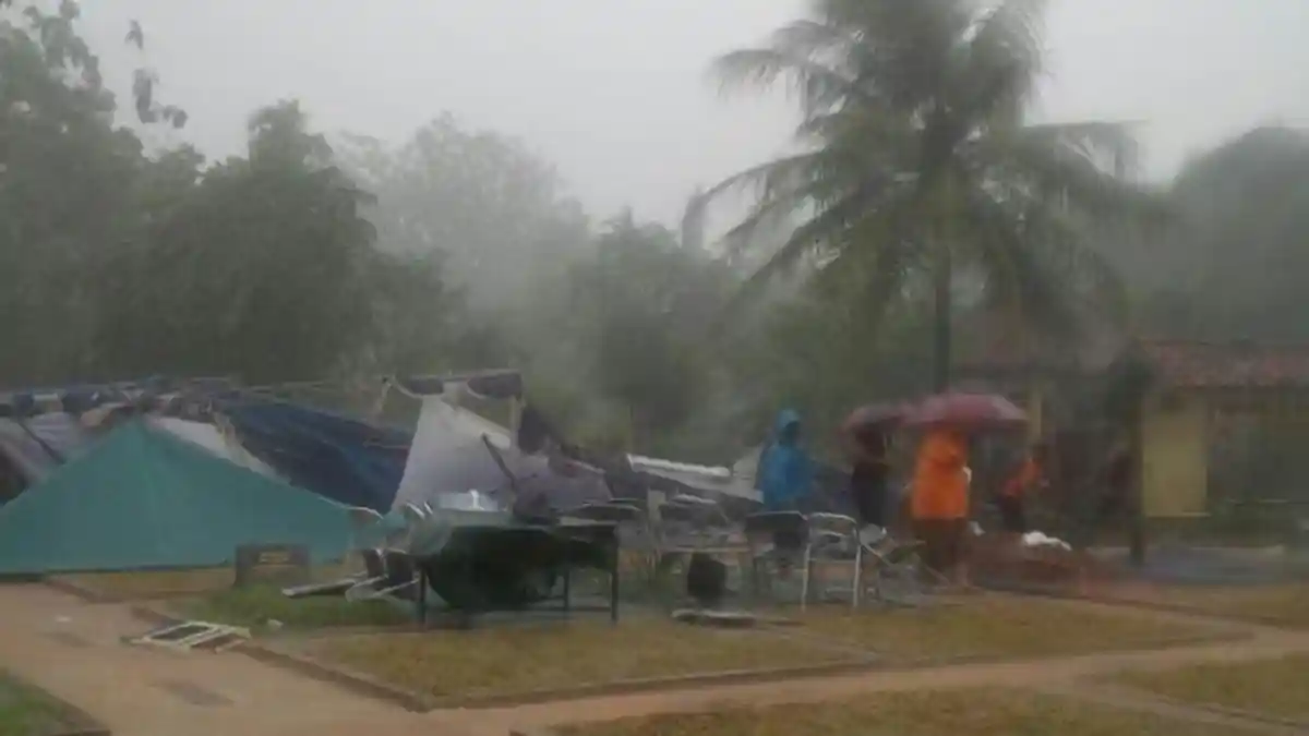 VIDEO: Ketika Hujan Deras dan Angin Kencang Mengiringi Pemakaman Sutan Bhatoegana