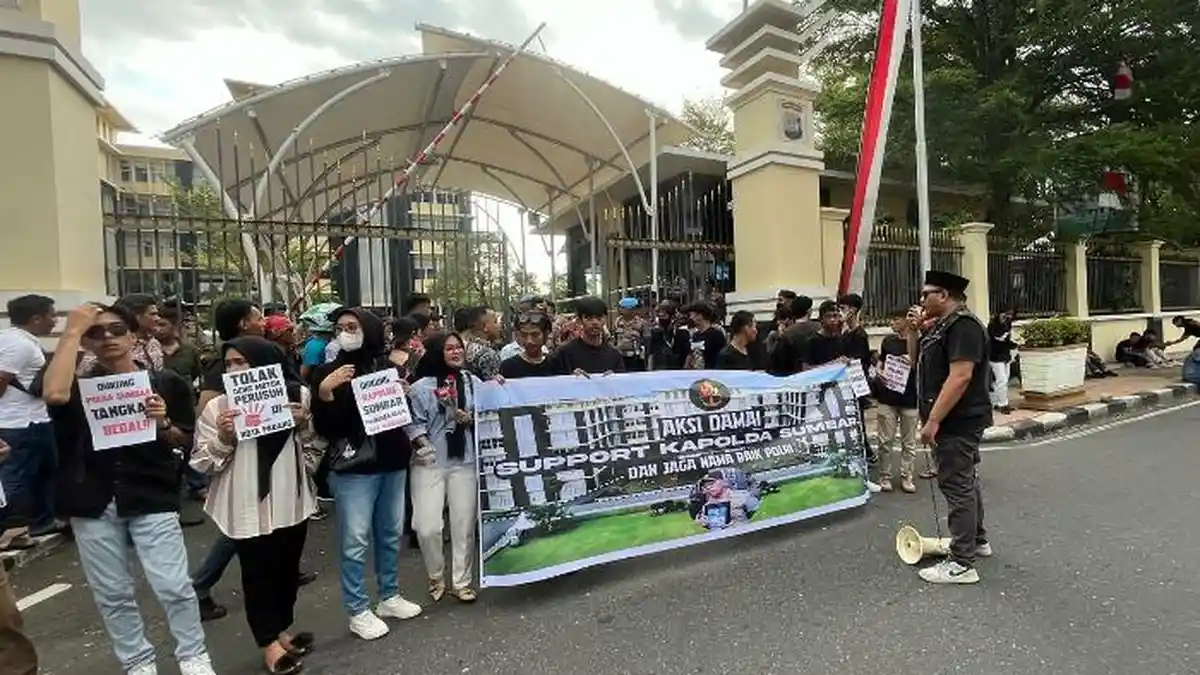 POPULER PADANG: Aksi Dukung Polda Sumbar Ungkap Kematian Afif dan 5 Wanita Diamankan Satpol PP