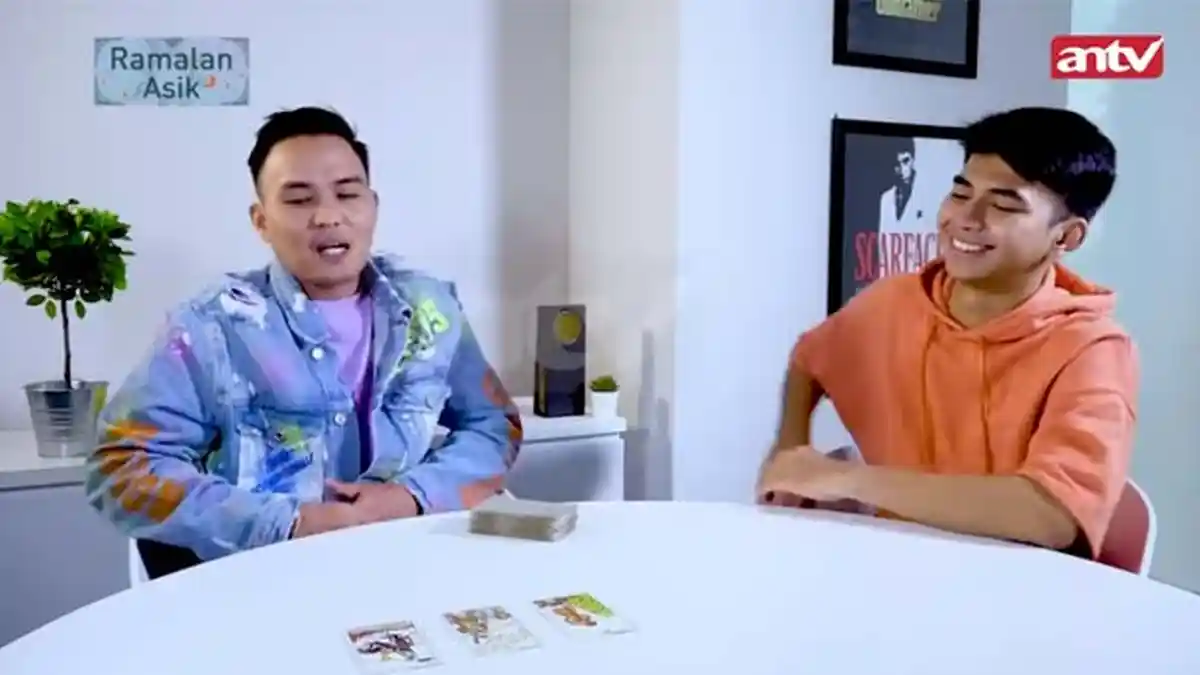 Karirnya Diterawang, Celetukan Dimas Kembaran Raffi Ahmad Bikin Peramal Ini Tak Berkutik