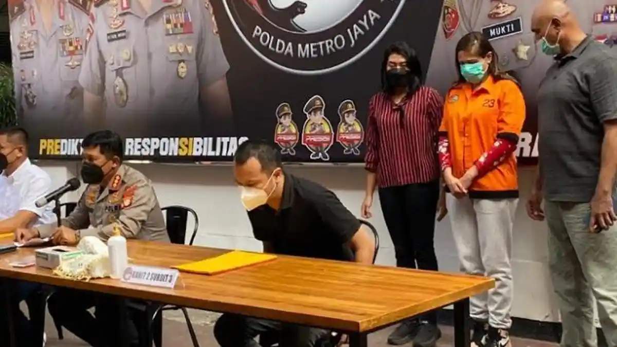 Jadi Tersangka, Chantal Dewi Sembunyikan Sabu di Dalam Baju 