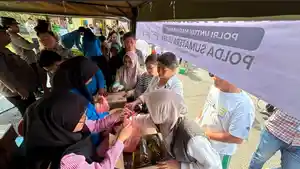 Warga-antre-dan-berburu-Minyakita-saat-pasar-murah-yang-digelar-menjelang-Lebaran-lalu111.jpg