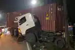 Video BARU SAJA Kecelakaan Truk Kontainer di Banyumanik Semarang Tabrak Median hingga Pohon