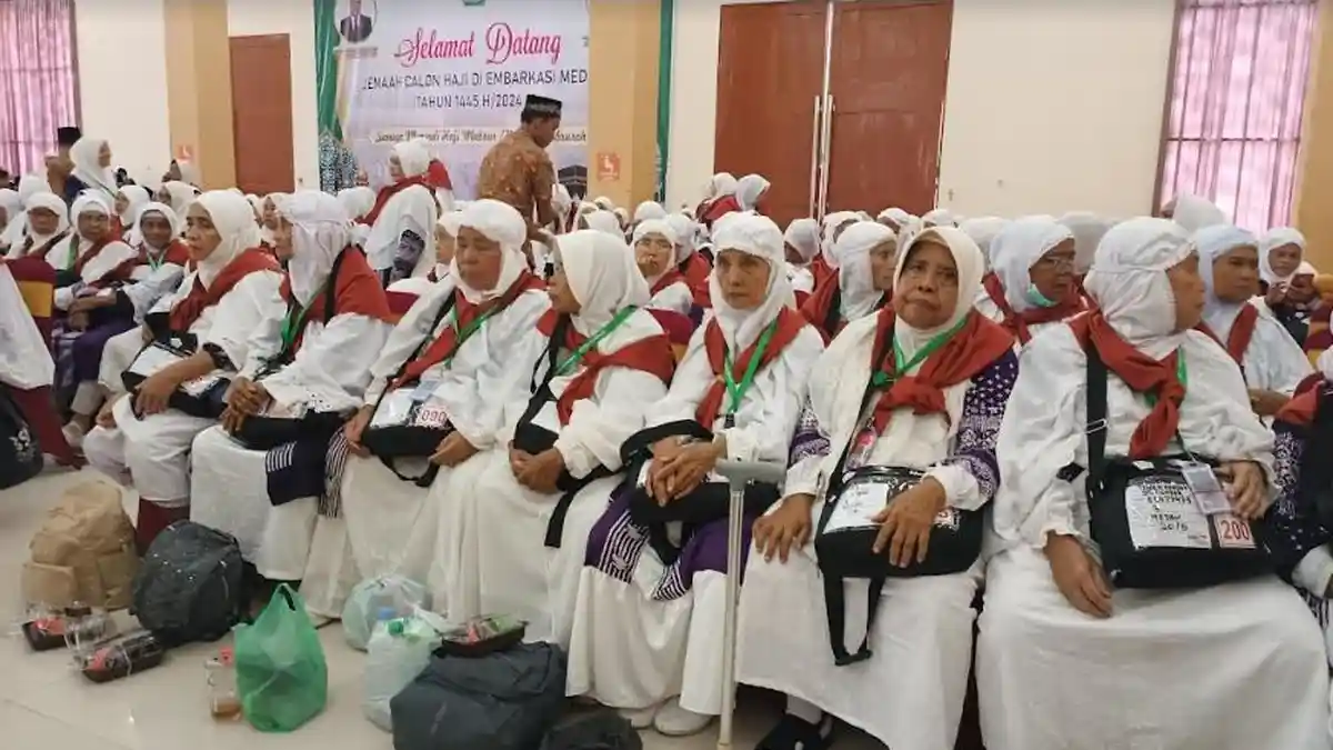 Jemaah Kloter 3 Asal Madina Tiba di Embarkasi Medan, Termuda Usia 19 Tahun