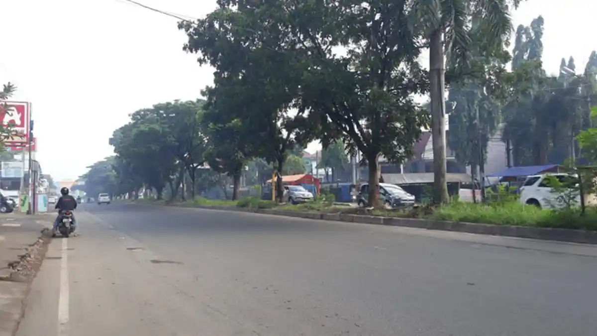 Minggu Pagi, Arus Lalu Lintas di Jalan Alternatif Cibubur Ramai Lancar