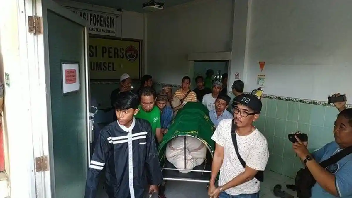 Warga Pergoki Orang Buang Mayat dari Mobil, Ternyata Jenazah Sopir Taksi Online