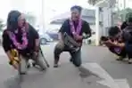 Ramon Y Tungka Melakukan Sujud Syukur