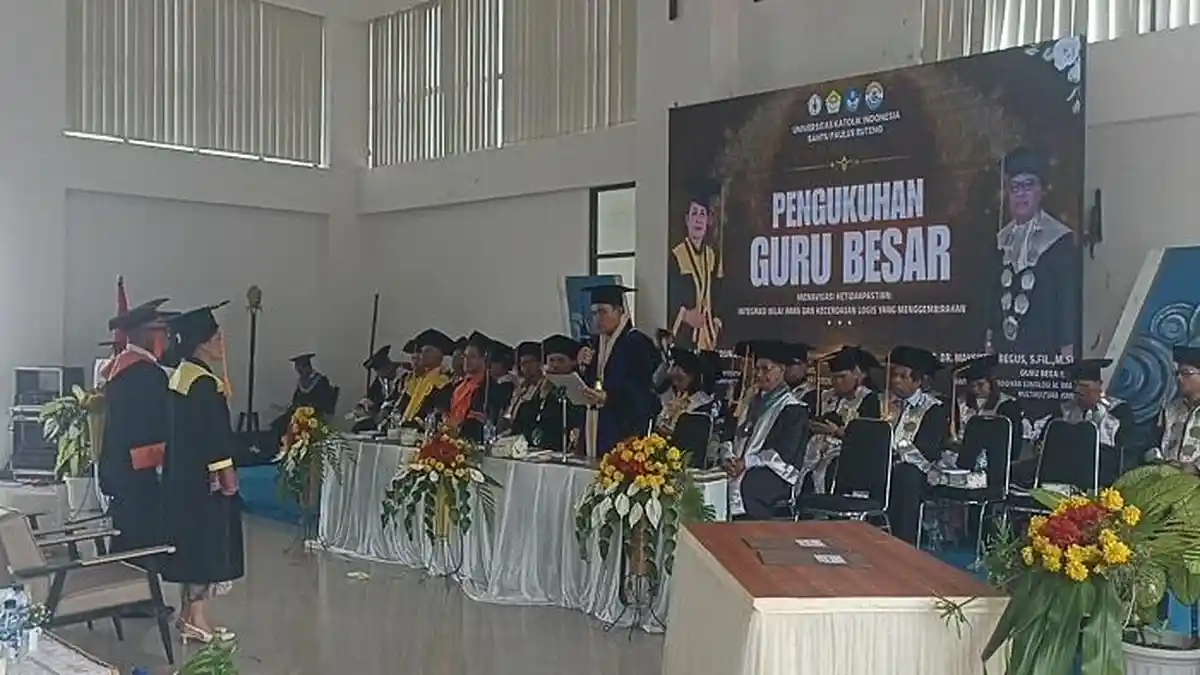 BREAKING NEWS: Dua Guru Besar Unika Santu Paulus Ruteng Dikukuhkan