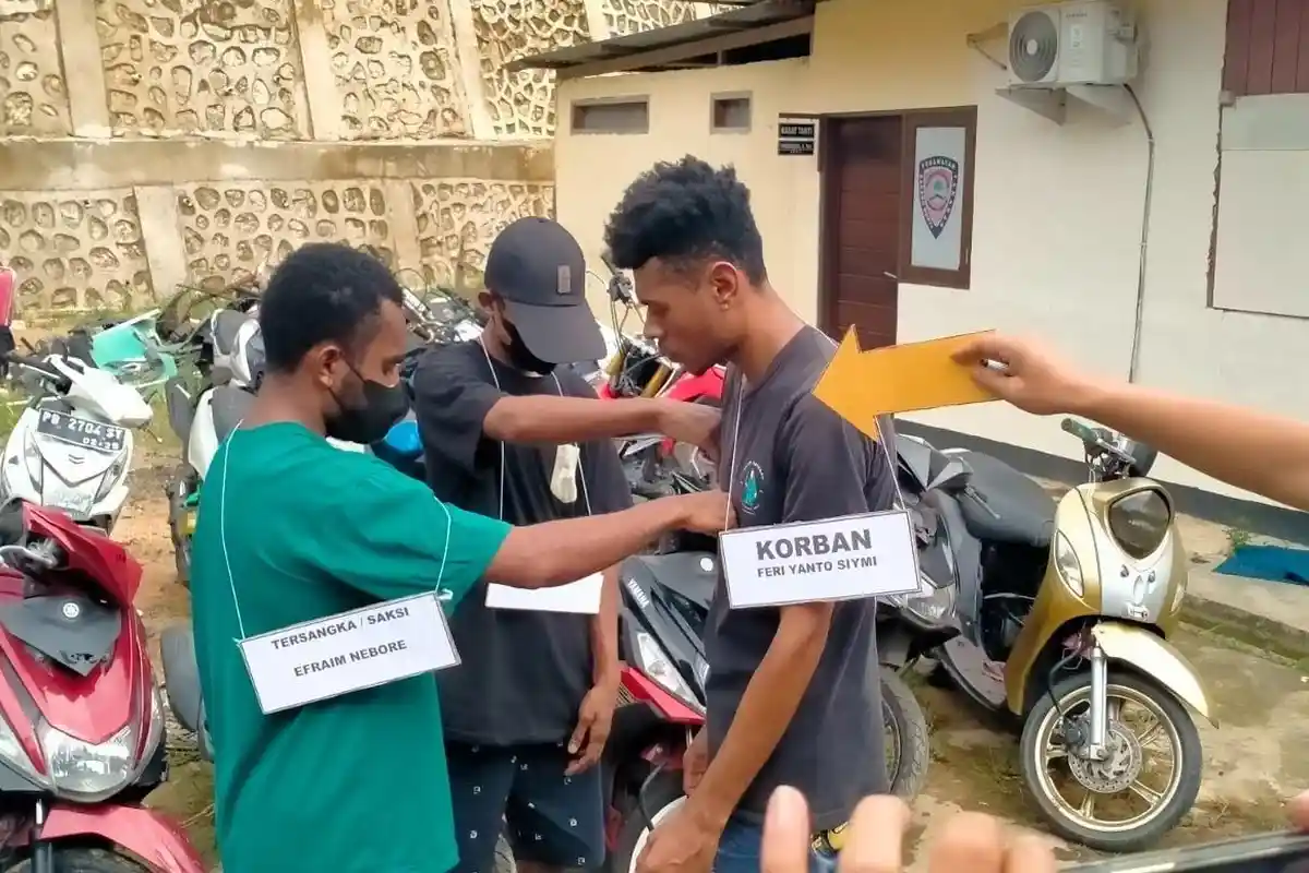 Polisi Gelar Rekonstruksi Pembunuhan Mahasiswa UNAMIN Sorong, Ada 24 Adegan Pelaku