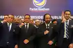 Ketua-Umum-Partai-Nasdem-Surya-Paloh-kedua-dari-kanan-bersama-Anies-Baswedan.jpg