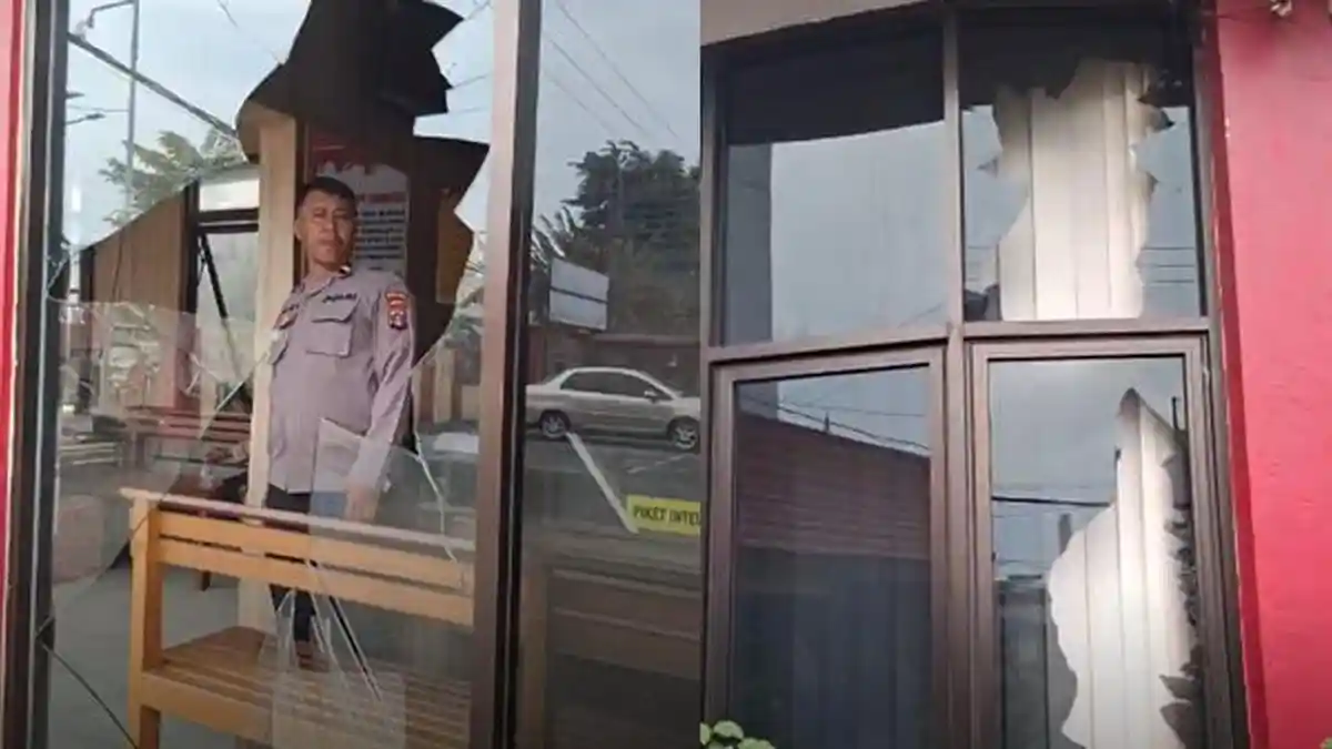 Mapolres Tarakan Kaltara Diserang Puluhan Oknum Tentara, Senjata Laras Panjang Personel Dirampas