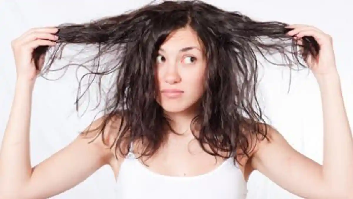 Penting! Ini 5 Hal Yang Seharusnya Gak Kamu Lakuin Ke Rambut Kamu
