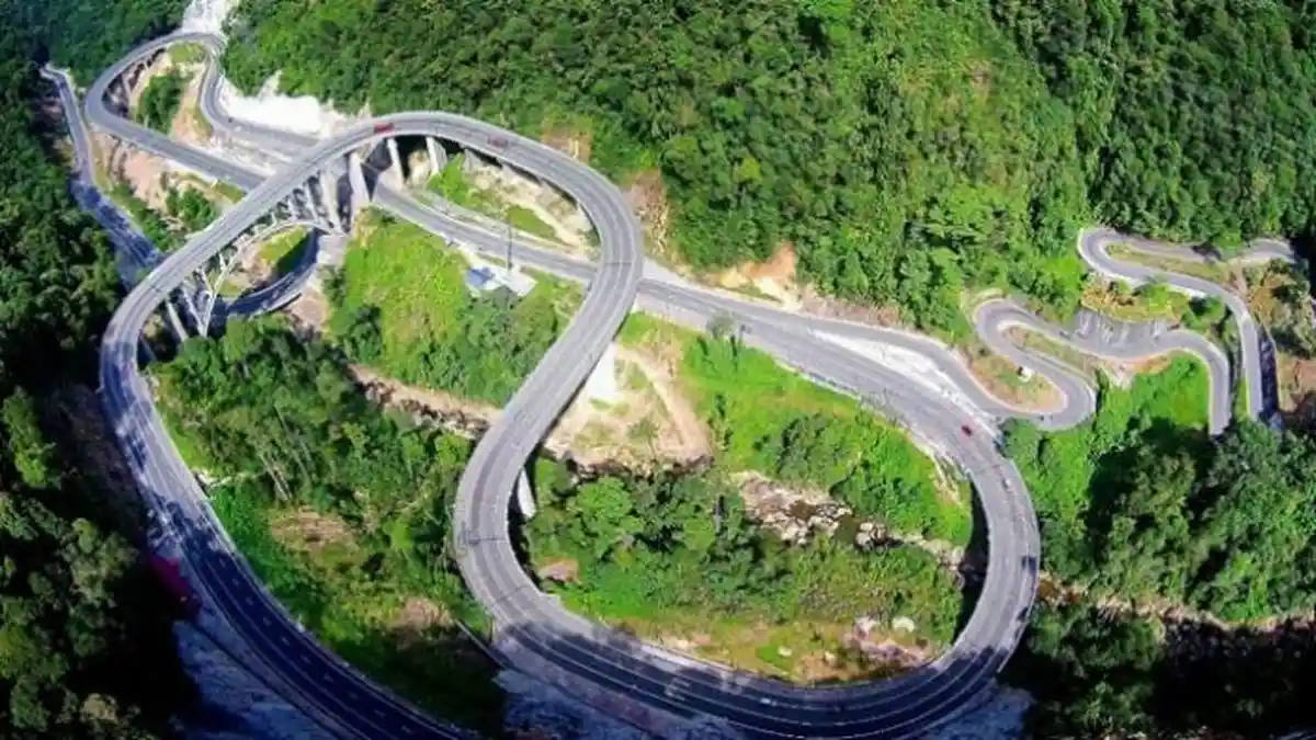 Ini 5 Jalanan Paling Indah di Indonesia, Mulai dari Jembatan Hingga Kelak-kelok Gunung