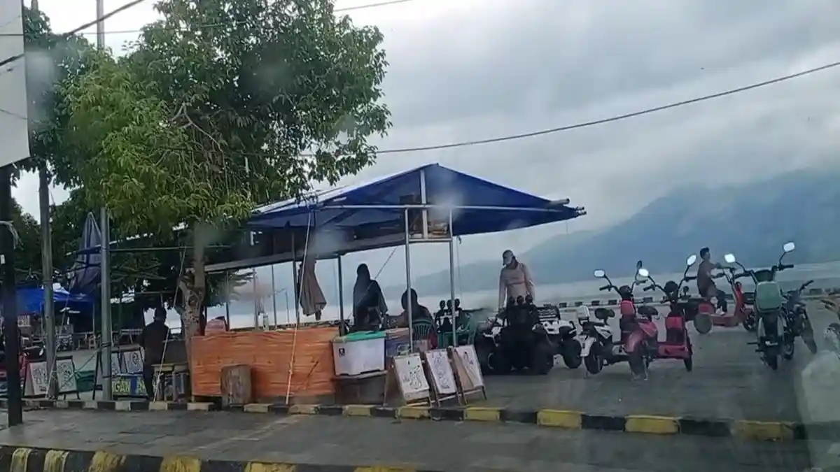 Pedagang Keluhkan Sepinya Pengunjung Danau Ranau, Berharap Ramai Saat Libur Akhir Tahun