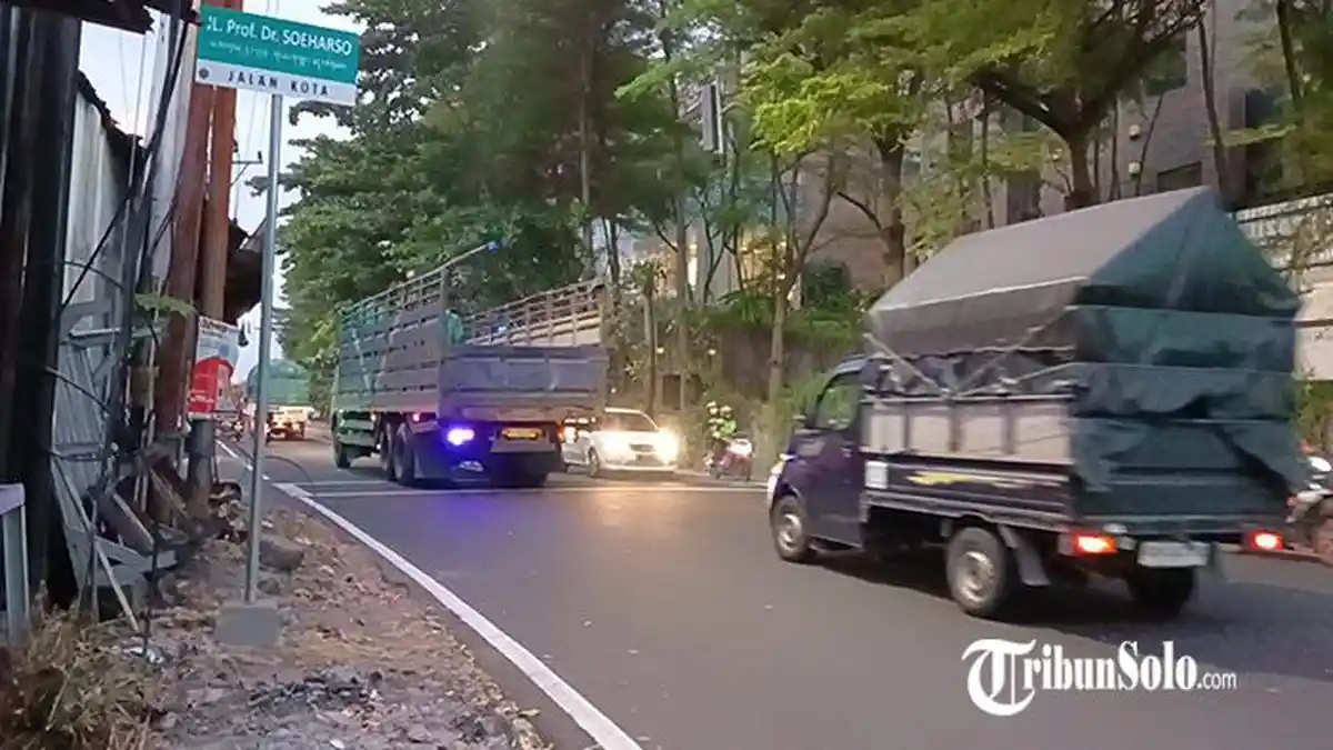 Jalan Prof Soeharso Solo Berlaku 2 Arah, Potensi Kecelakaan di Simpang ...