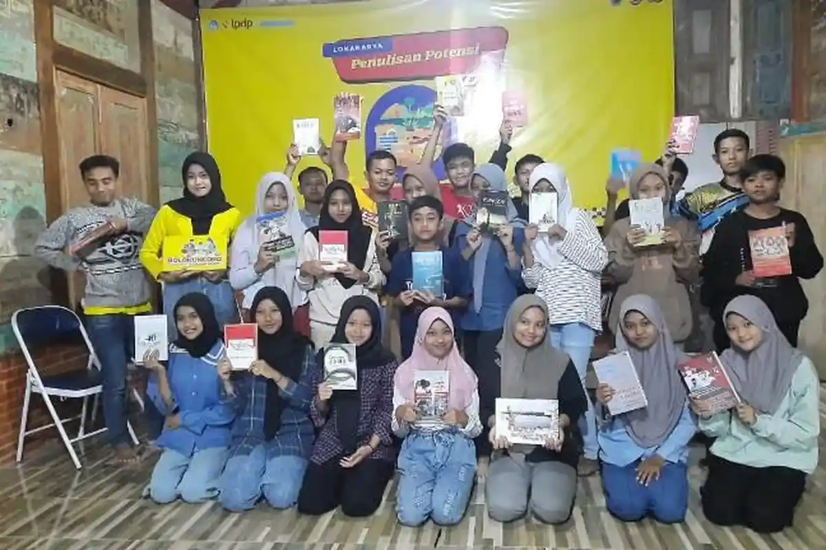 Iseng Cuit di Twitter, Perpustakaan Desa Nglarohgunung Blora Dapat Buku dari Gibran Rakabuming Raka