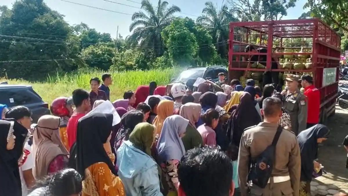 Gas Melon Susah Dicari, Beras Naik Lagi, Warga di Rupit Muratara 'Serbu' Operasi Pasar Murah