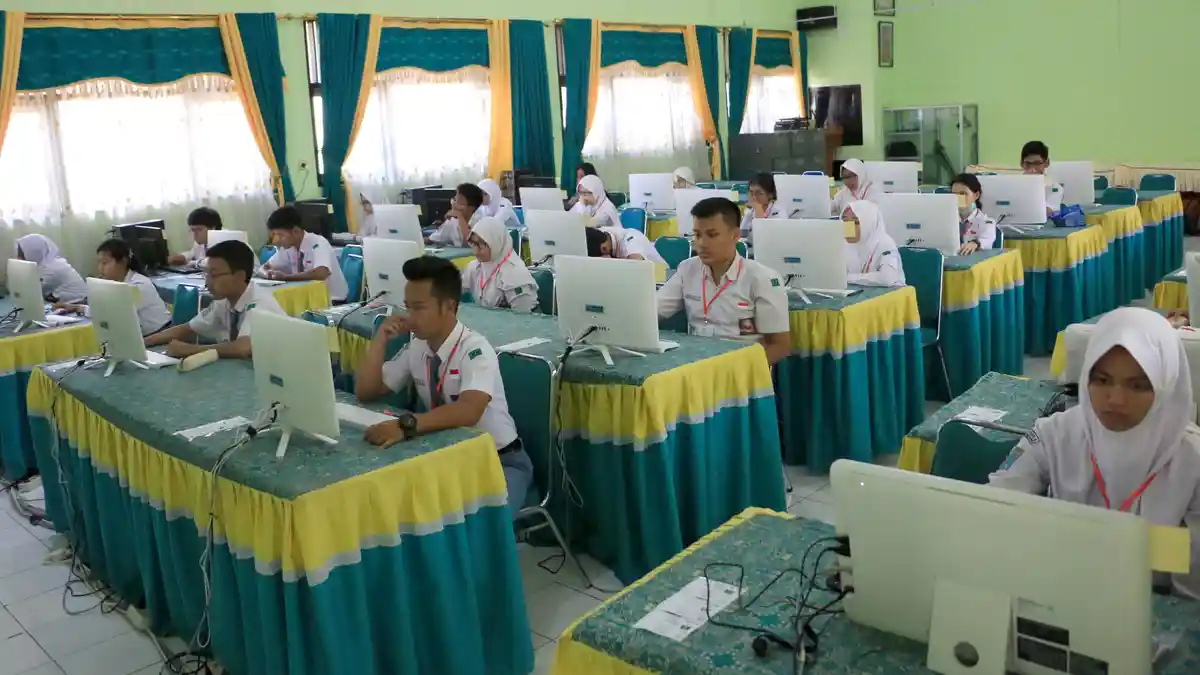 Delapan Warga Binaan Lapas Kelas IIA Palopo Ikut UNBK dengan Pengawalan Ketat