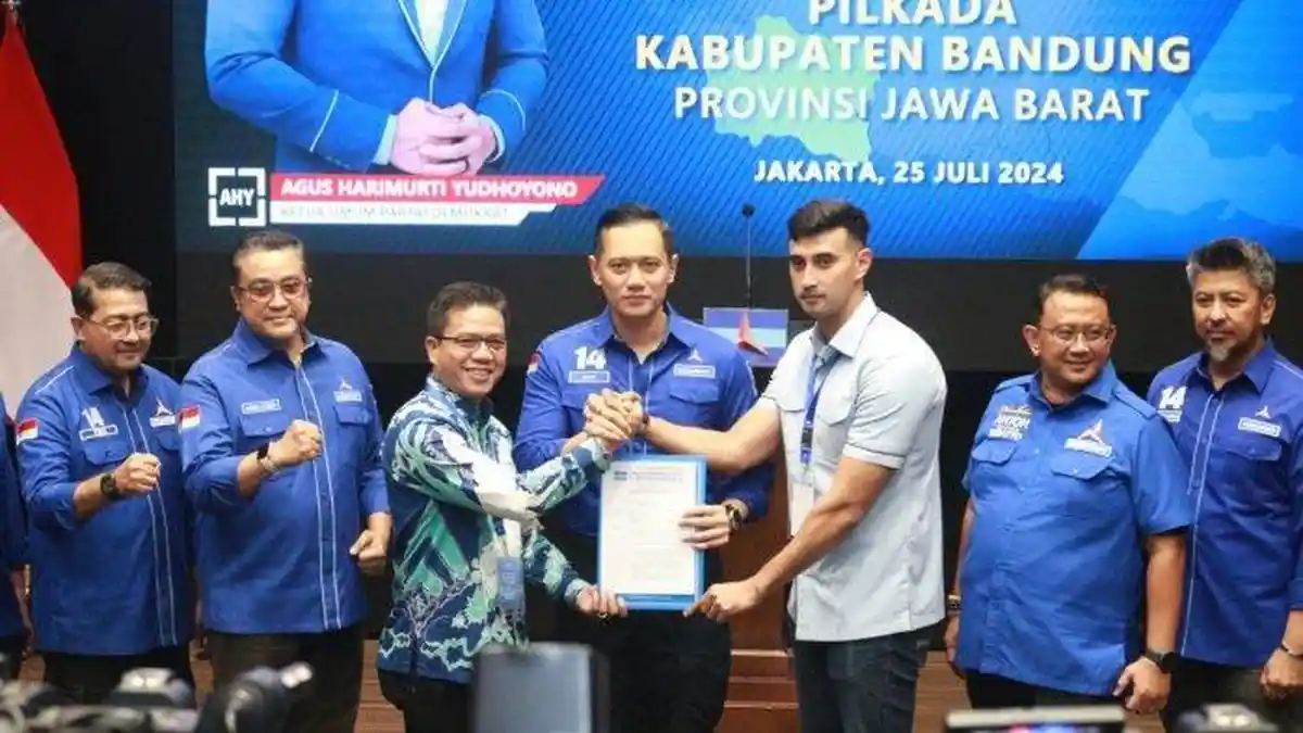 AHY Serahkan Surat Dukungan ke Dadang-Ali Syakieb Maju Pilkada Kabupaten Bandung 2024