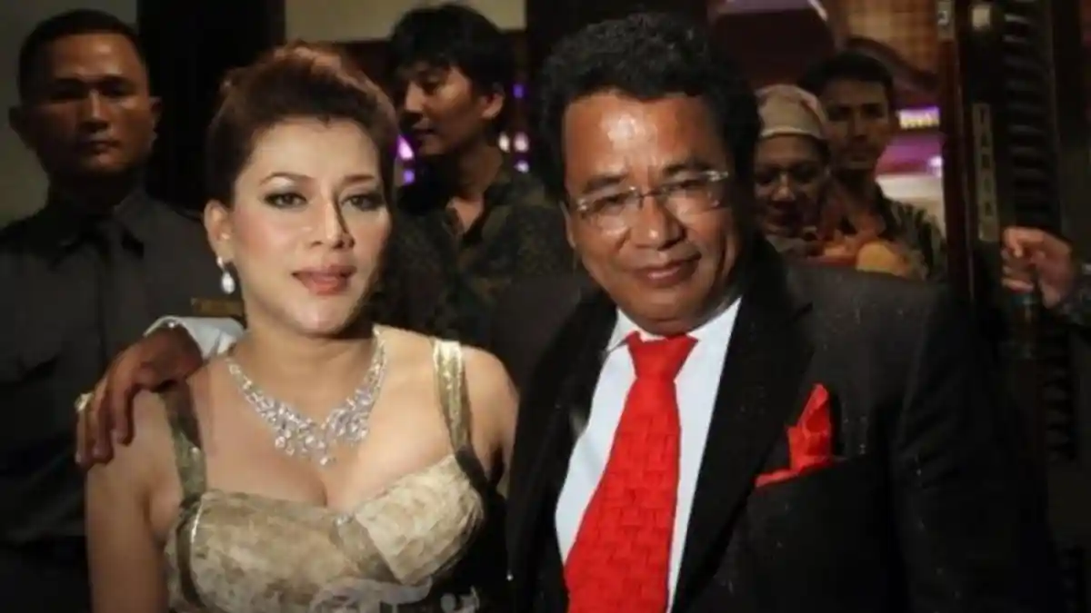 Rayakan Ulang Tahun ke-60, Hotman Paris Mesra Dansa Bareng Istri Tercinta, Intip Videonya !