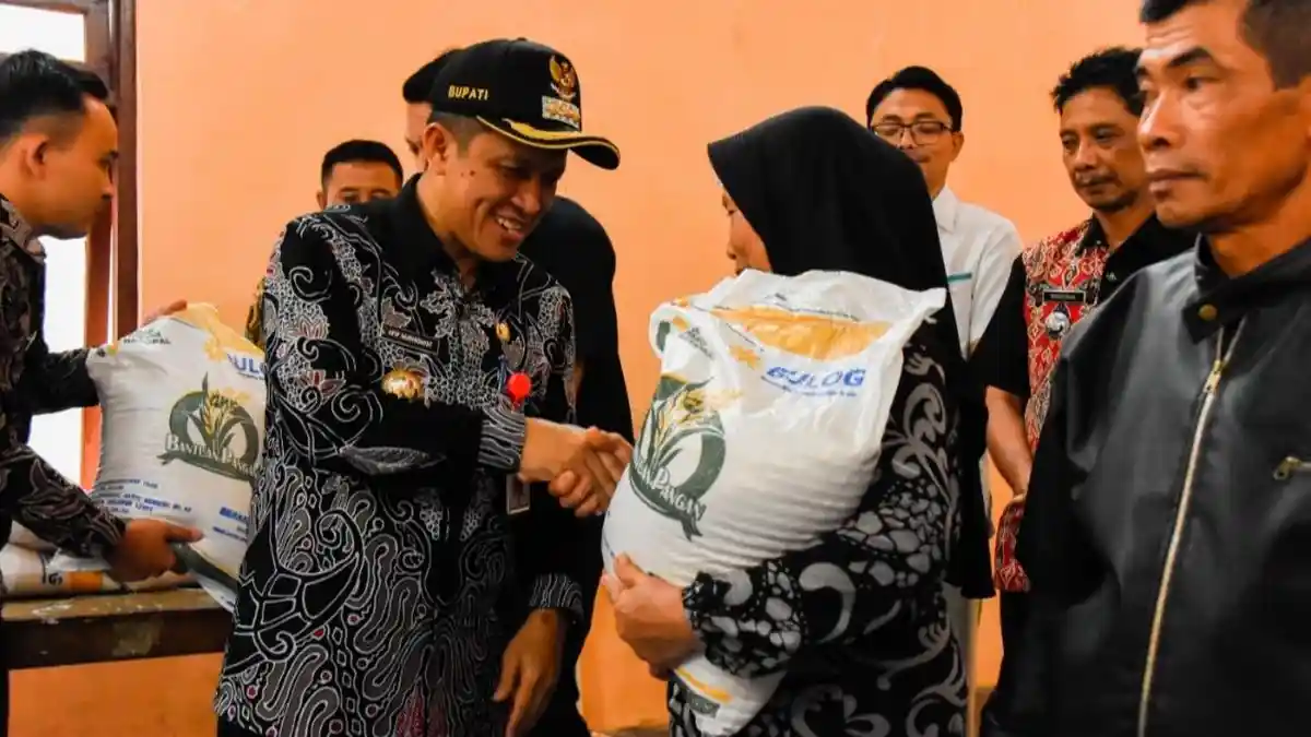Harga Beras Melambung di Pasaran, Bupati Wonosobo Salurkan Bantuan Pangan